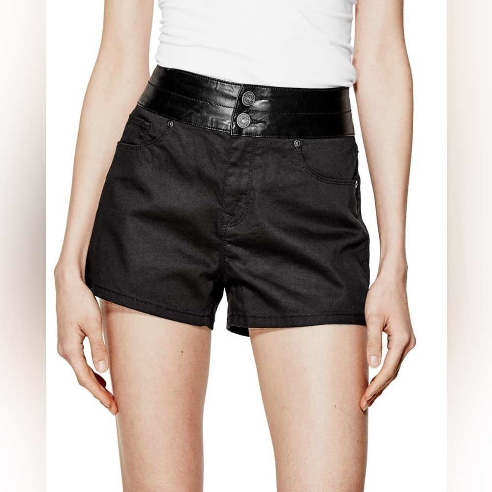 𝅺Guess denim Black shorts stretchy High Waist with Faux leather trim